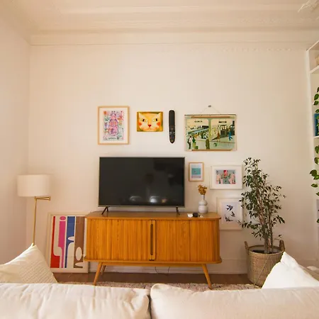 Artist's Retreat Near The Riverside With Ac